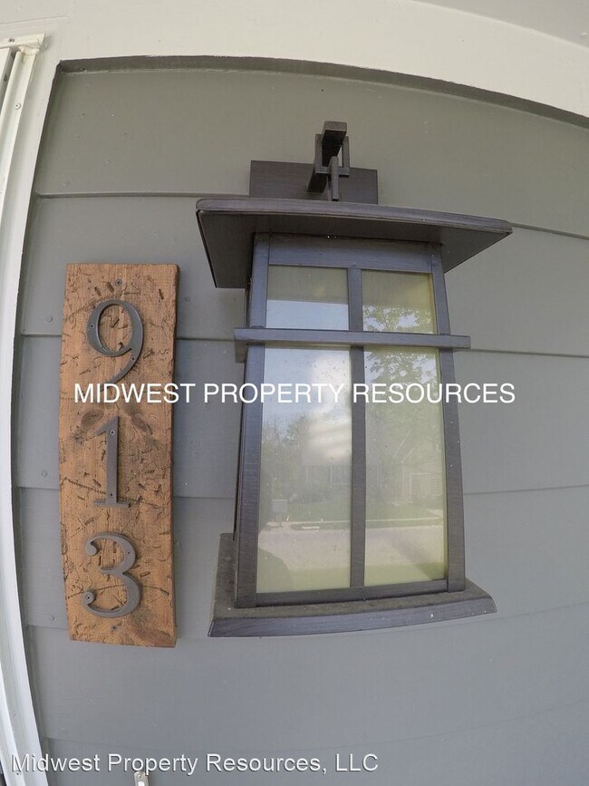 Foto del edificio - 4 br, 2.5 bath House - 913 NE Michael Dr