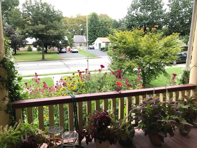 Building Photo - 1242 E High St