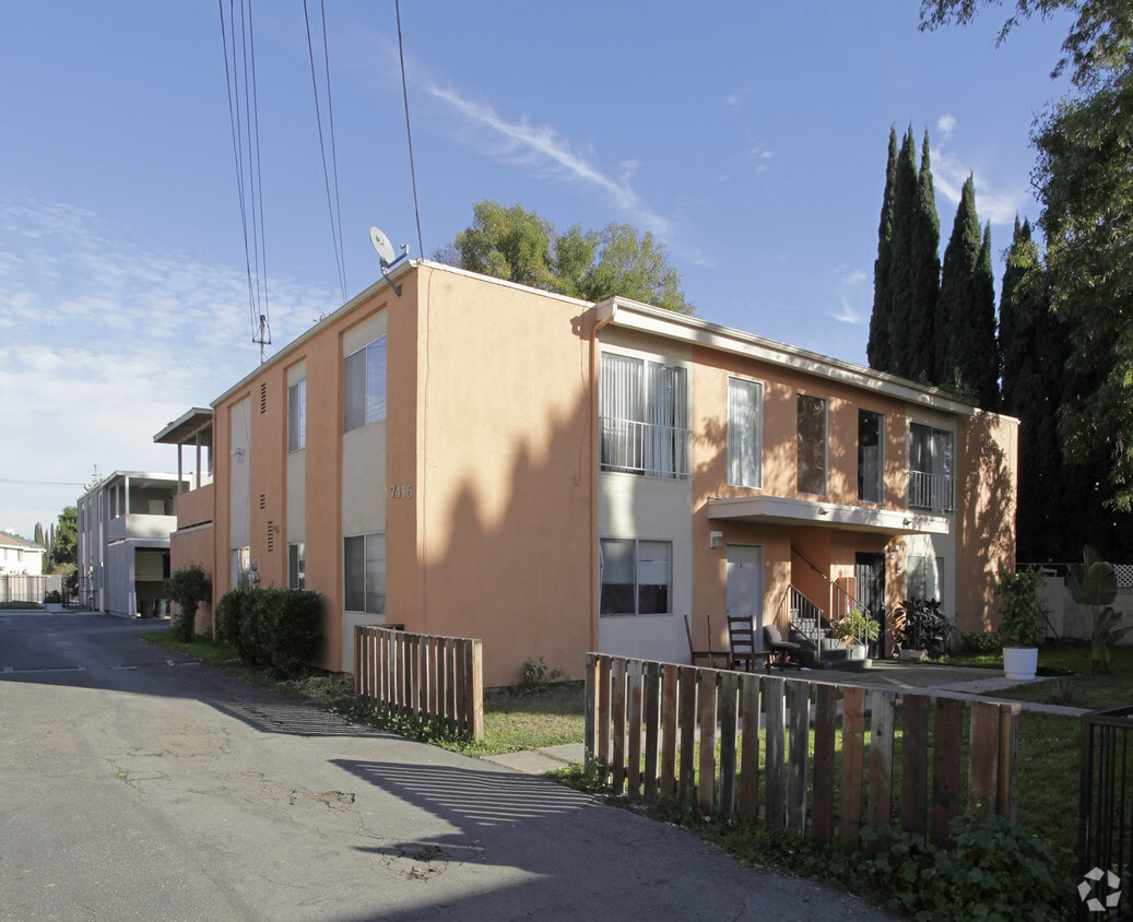 Primary Photo - 7455 Franklin St