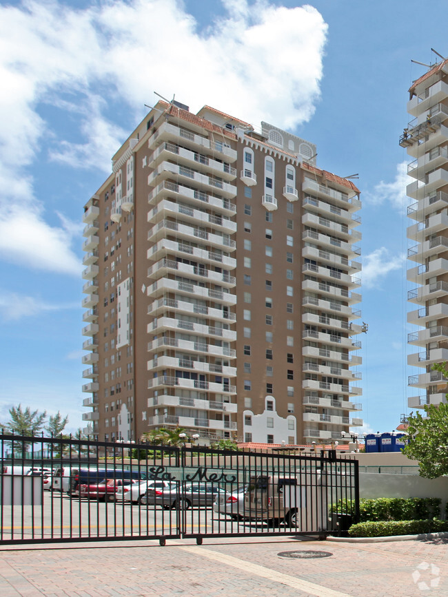 Building Photo - Malaga Towers