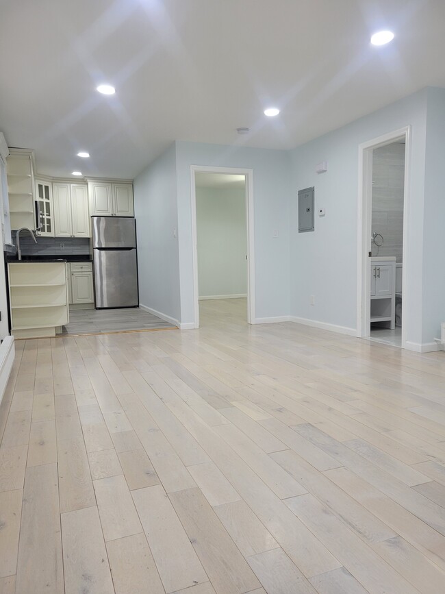 Building Photo - 75 Saint Johns Pl