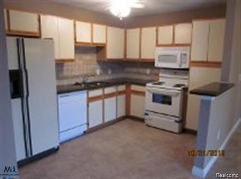 Building Photo - 15022 Island Dr
