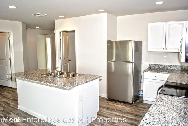 Building Photo - 3 br, 2 bath House - 808 S PARKER PL