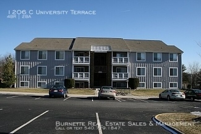 Building Photo - Great location close to Virginia Tech