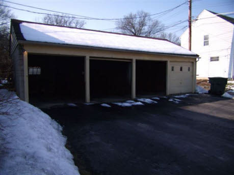  - 3145 Indianola Ave