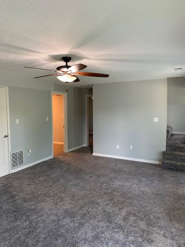Foto del edificio - Spacious 3 bedroom 3.5 Baths 2 Home Office...