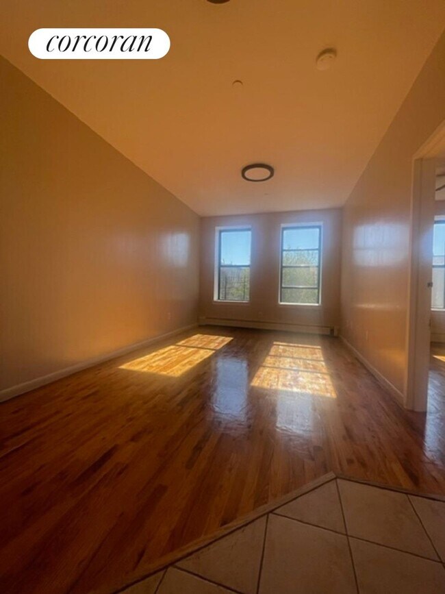 Building Photo - 924 Belmont Ave