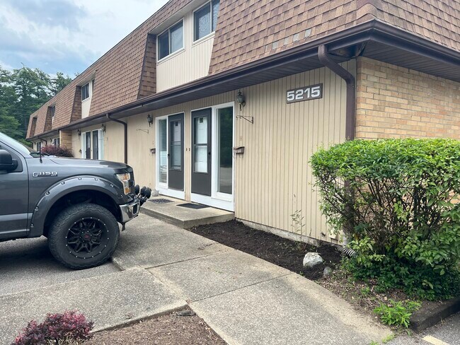Foto del edificio - 5215 Cline Rd