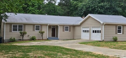 Building Photo - 1111 Oak Grove Cir