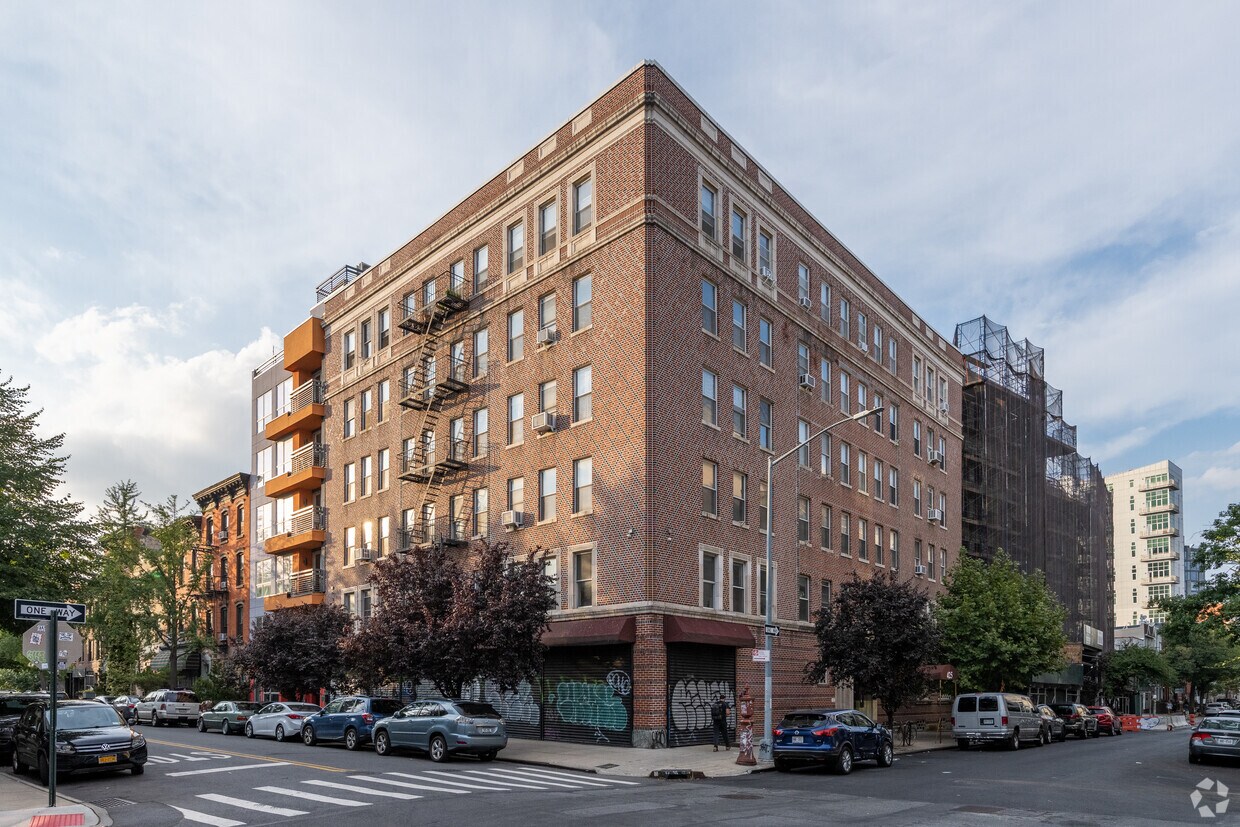 Primary Photo - 425 Keap St