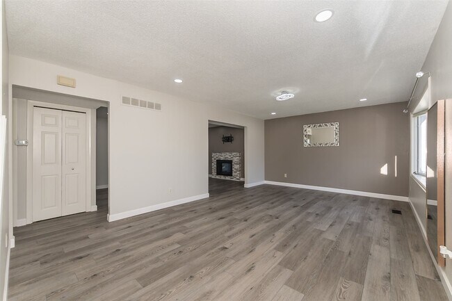 Foto del edificio - 2285 Hill House Rd