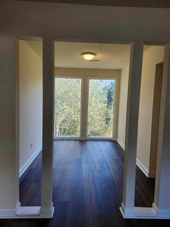 Foto del edificio - 4644-4648 Cary Lane