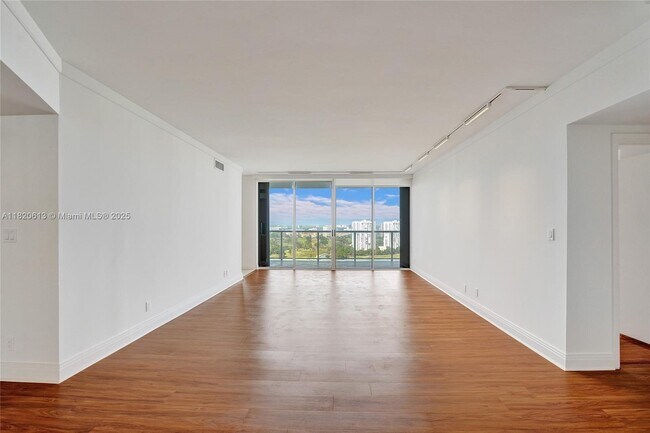 Foto del edificio - 20281 E Country Club Dr