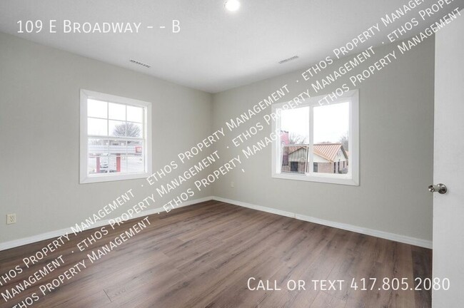 Foto del edificio - 109 E Broadway