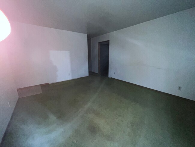 Building Photo - 1123 St Benedict Dr