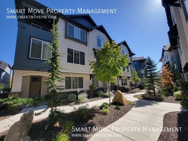 Building Photo - East Boise town home, corner unit, 3 bed 3...