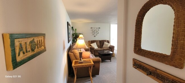 Building Photo - 84 Pukihae St