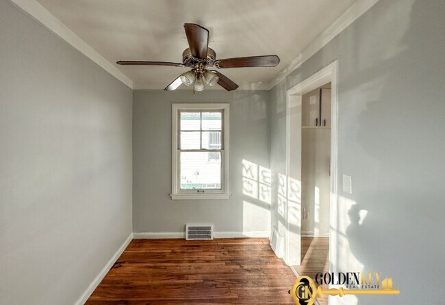 Foto del edificio - New 2 bedroom / 1 bathroom plus bonus room!