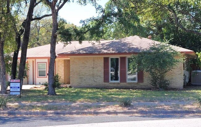 Building Photo - 2303 Harwick Dr