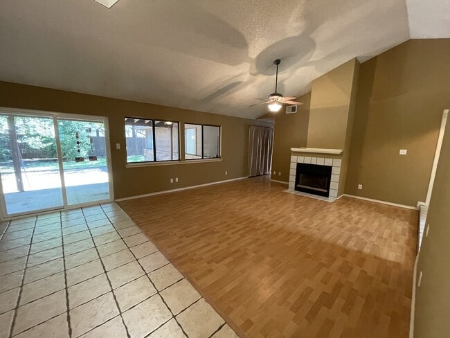 Building Photo - 3202 Fairview Dr