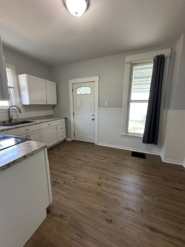 Building Photo - ?? Spacious 3BR/2BA Home in Lafayette – Pet Friendly + Shared Laundry! ??