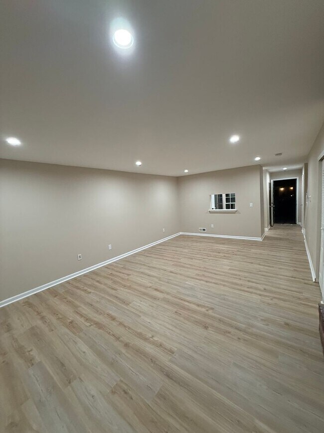 Foto del edificio - 100 Shawnee Pl