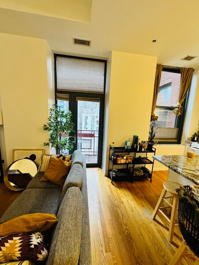 Foto del edificio - 208 W Washington St