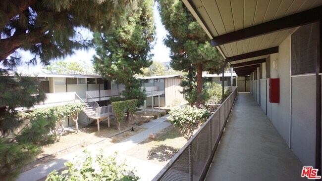 Foto del edificio - 11133 Rose Ave