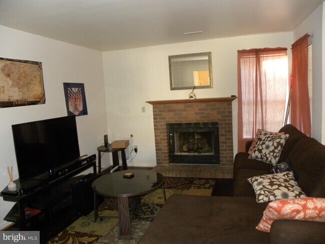 Building Photo - 710 Wind Ridge Dr