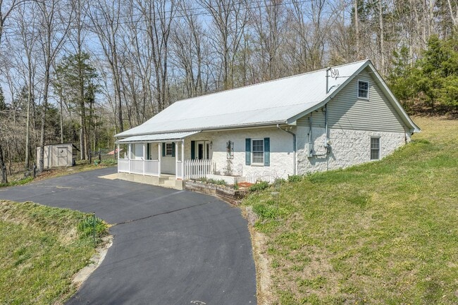 Building Photo - 7506 Sleepy Hollow Rd