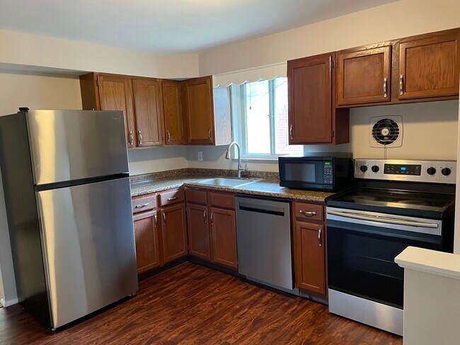 Building Photo - 8653 Brent Dr