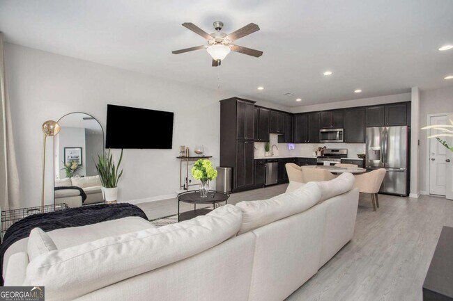 Foto del edificio - 1961 James Red Moore Blvd