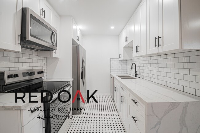 Building Photo - 463 S Maple Dr