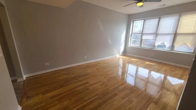 Building Photo - 612 E Marquette Rd