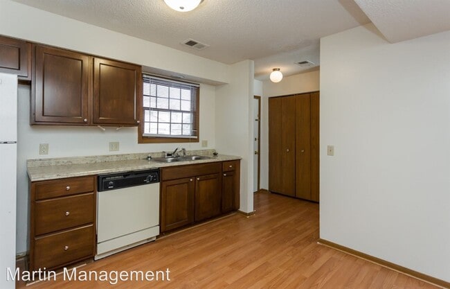 Building Photo - 6016-6038 Black Oak Dr