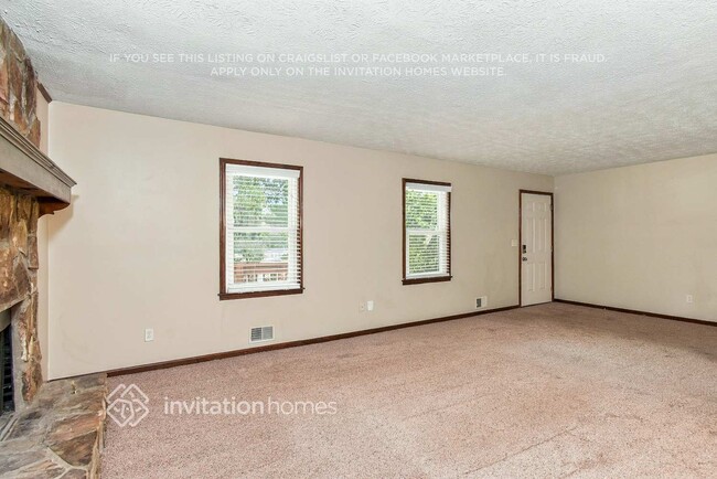 Building Photo - 266 Farm Ridge Dr NE