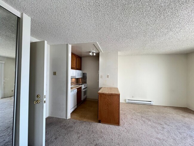Building Photo - $500 MOVE IN SPECIAL!!! AVAILABLE NOW! Wat...