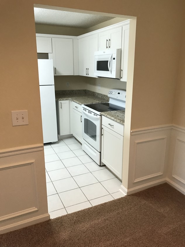 Kitchen Side - 300 Sandiron Cir