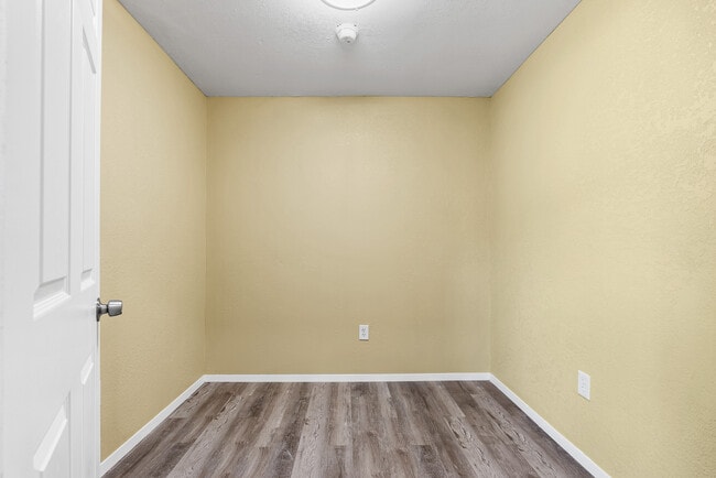 Foto del edificio - 906 Attas Ave