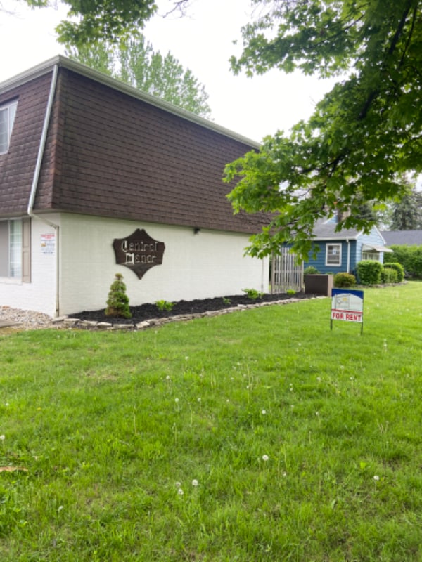 615 Central Ave Unit Apt D, Findlay, OH 45840 Room for Rent in