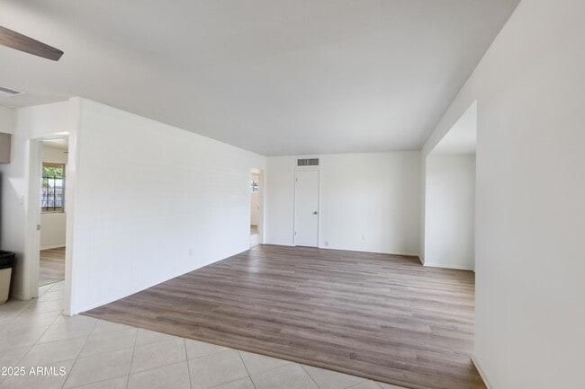 Building Photo - 5742 N 12th Pl