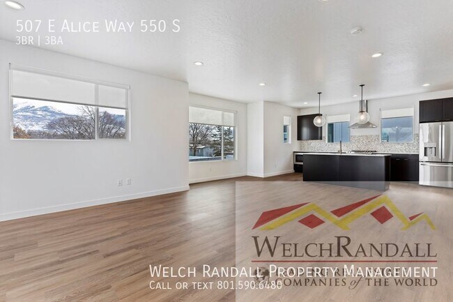 Building Photo - 3 Bedroom 2.5 Bath - Layton Townhome!