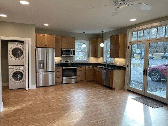 Kitchen appliances inc. dishwaster - 1052 Western Ave