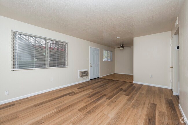 2 habitaciones, 1 baño - 820 pies cuadrados - Sala de estar y comedor - Borderman's Reef