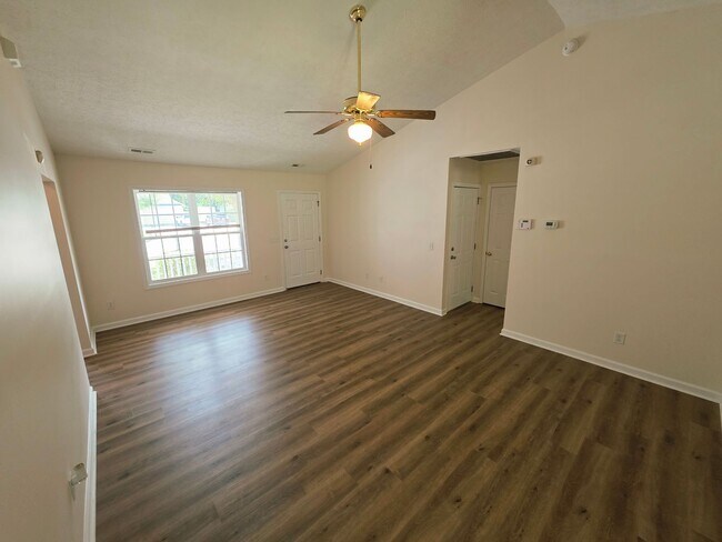 Foto del edificio - 113 Butternut Cir