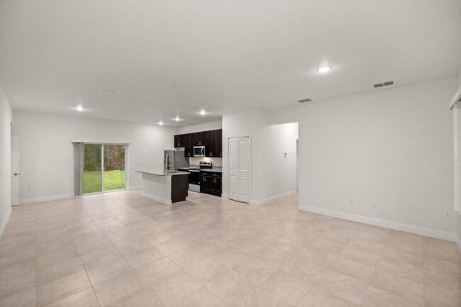 Building Photo - Brand New Home