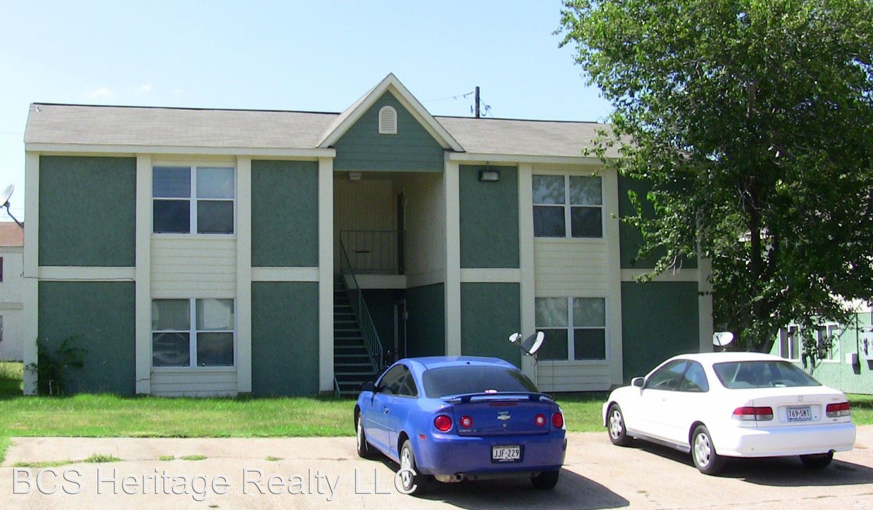 Primary Photo - 802 Oran Cir