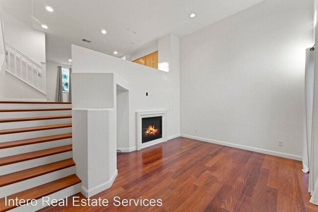 Building Photo - 2 br, 2.5 bath House - 879 Garrity Way