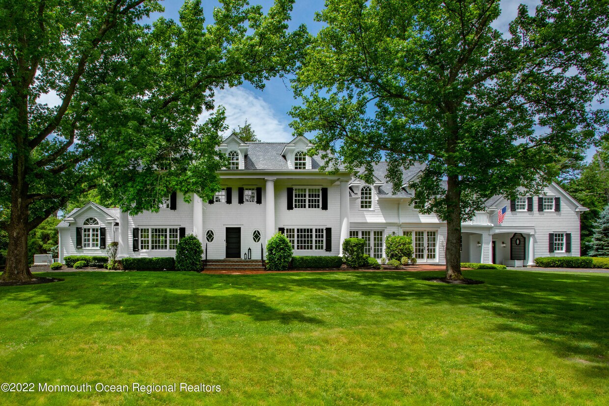Primary Photo - 4 Broadmoor Dr