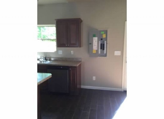 Foto del edificio - 659 MItchell Ave